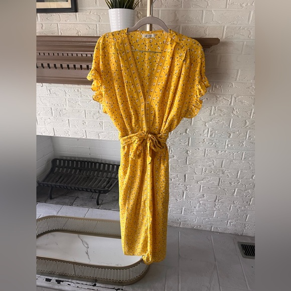 Summer Dress with Ruffle Sleeves and Adjustable Waist - Picture 1 of 6